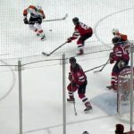 Flyers' Voracek uses clever kick pass to Giroux who buries it past Schneider