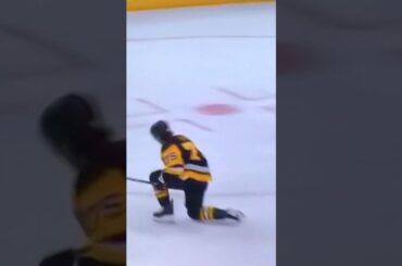 Penguins D #75 Connor Clifton 🥅(1)🏒Wrist-Shot Goal *1st g as a pen*