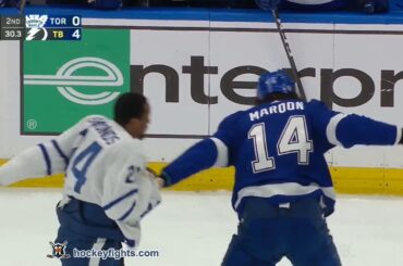 Wayne Simmonds vs Patrick Maroon Apr 21, 2022