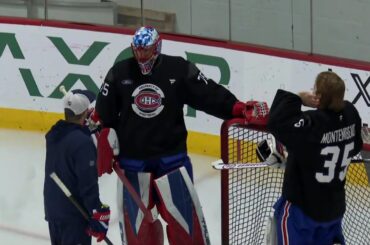 Marco Marciano donne ses premières instructions à Jakub Dobes et à Samuel Montembeault