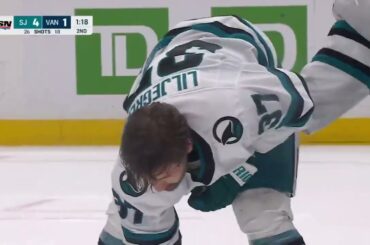 🥊🥊 Evander Kane and Timothy Liljegren go at it and drop the mitts 💥