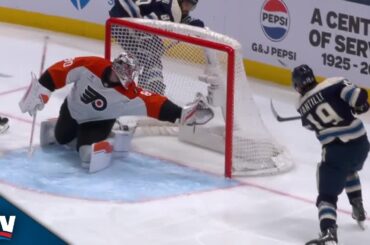 Flyers' Dan Vladar Robs Adam Fantilli With Beautiful Glove Save