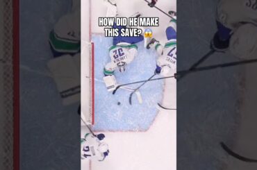 Kevin Lankinen with his best Dominik Hasek impression 🤯🧤