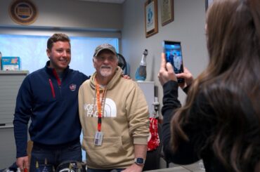 Cam Atkinson Visits Columbus MEPS to Send Off New Recruits to Basic Training 🇺🇸 | USO Ohio