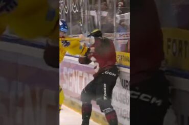 Adam Raška opět shodil rukavice! 👊 K zemi poslal Ondřeje Kachyňu. 🔥