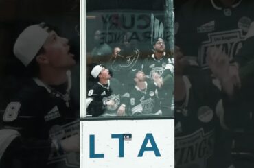 Of course the @TheSavannahBananas can catch a puck 🤣  #lakings #hockey #icehockey #gokingsgo #nhl