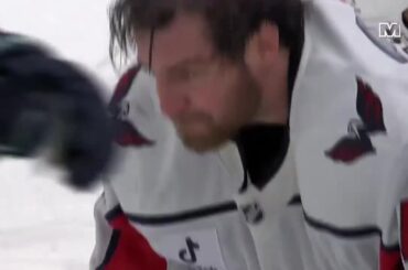 Logan Thompson se blesse en recevant un tir à la tête