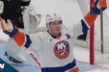 Bo Horvat Wins Faceoff Before Tucking Home Clutch Goal