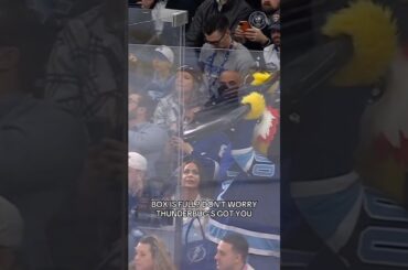 Always there to lend a helping hand 🤝 #nhl #tampa #lightning #hockey