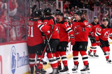 Hischier wins it on Swiss Heritage Night! 🇨🇭 Zwei Kommentare: Hischier der Held im Schweizer Duell!
