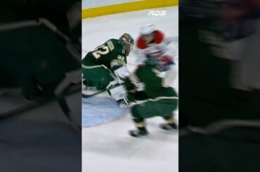 Pardon?!? Brendan Gallagher déculotte complètement Quinn Hughes et marque! 🤯