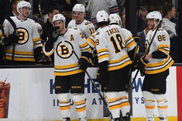 BIZARRE: Bruins awarded a goal BETWEEN PERIODS!
