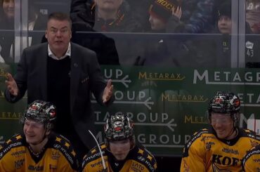 Raimo Helminen saa ulosajon! | Maxime Fortier lyö mailan katki aitiossa, kun peli lähtee käsistä