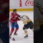 Kirby Dach laisse tomber les gants devant Jonathan Aspirot! 👀#GoHabsGo c. #NHLBruins 🏒