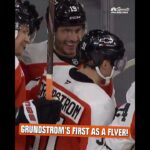 Carl Grundstrom scores his first goal as a Flyer to put them in front of the San Jose Sharks