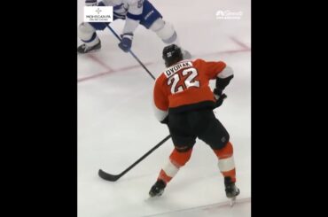 Christian Dvorak scores his 10th goal of the season to get the Flyers on the board 💪