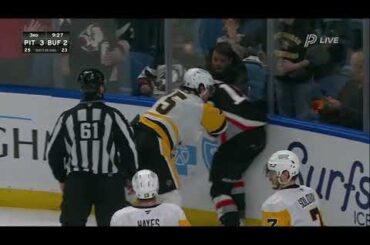 Connor Clifton vs Peyton Krebs