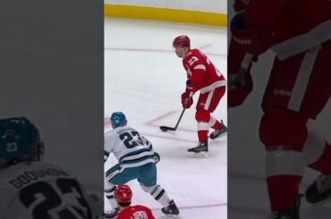 Lucas Raymond is on pace for a 90+ point season for the Red Wings 🐙