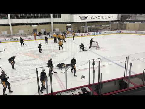 Noel Acciari makes Evgeni Malkin do pushups at practice