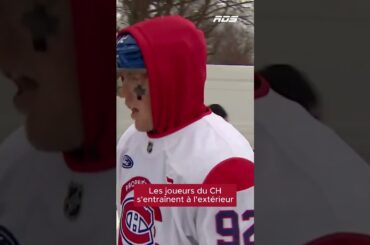 Un retour en arrière pour les joueurs des Canadiens qui s'entraînent sur une patinoire extérieur!👏