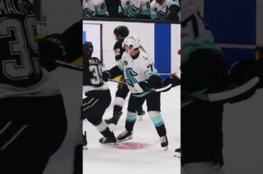 Wardo is HILARIOUS 😆  #lakings #hockey #icehockey #gokingsgo #nhl