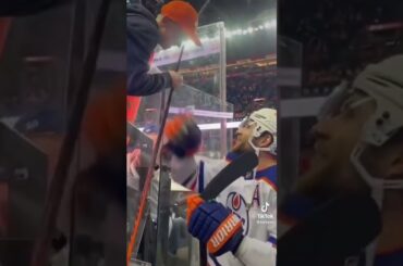Leon Draisaitl suprises a fan from Germany🇩🇪