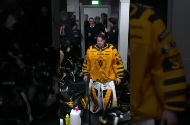 Strauss Mann firar i omklädningsrummet för flest hållna nollor i SHL (Skellefteå AIK) (#Shorts)
