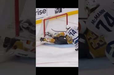 ADIN HILL WITH AN INCREDIBLE CROSS CREASE SAVE