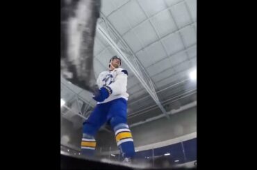 Amazing hockey ASMR 😮‍💨 (via @stlouisblues/IG)