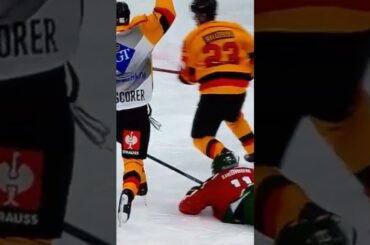 Max Lindholm filmar (Frölunda HC mot Luleå HF i CHL i Scandinavium i Göteborg i Sverige) (#Shorts)