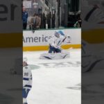 Quick little stretch #goaliegesrsnob #tampabaylightning #bauergoalie #andreivasilevskiy