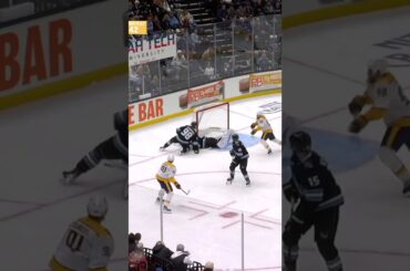 Vanecek's SAVE OF THE YEAR candidate! 🇨🇿🦣🤩 Vaněček kandidátem na zákrok sezony!