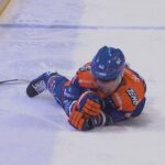 Antti Tyrväisen hirveä taklaus suoraan päähän | Kristian Tanus loukkaantuu vakavasti