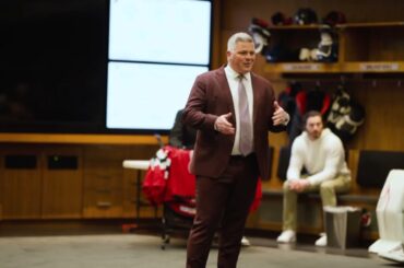 Devils coach Keefe addresses his team after 6-3 win against the Rangers