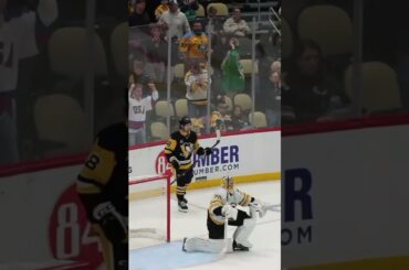 Tommy Novak calls game against the Bruins 👏 #NHL #penguins