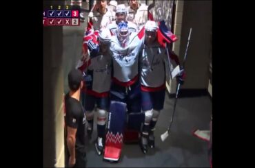 Charlie Lindgren was injured in overtime, stayed in the game ‼️