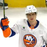 Brayden Schenn gets standing ovation, salutes crowd in return to St. Louis