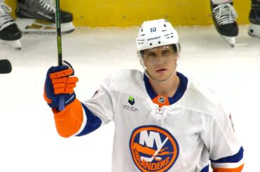 Brayden Schenn gets standing ovation, salutes crowd in return to St. Louis