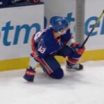 New York Islanders - Mathew Barzal Dive.