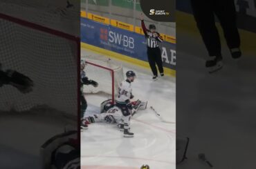 Dugan knallt in Maurer!