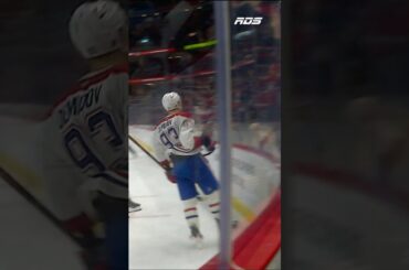Ivan Demidov profite d'un généreux retour de Linus Ullmark pour donner l'avance au CH! 🚨