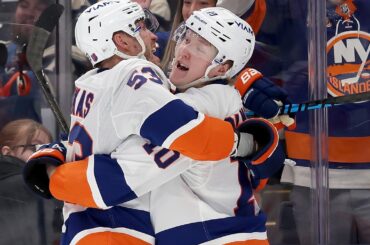 Holmstrom's slick move ends it in OT 🚨