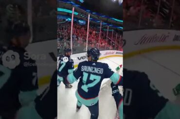 POV: Squeezing Through Two Vegas Defenders 😱🏒