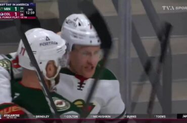 Nico Sturm s'échappe et marque en infériorité numérique!