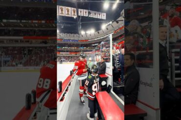 Connor Bedard Gets Note from Kid! ❤️ #connorbedard #bedard #blackhawks #nhl #hockey #fyp