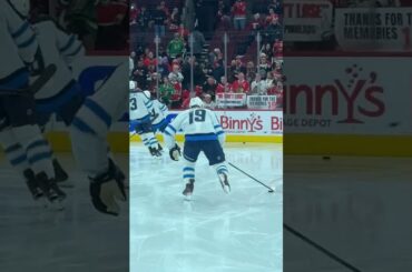 Jonathan Toews hits the ice in Chicago #gojetsgo