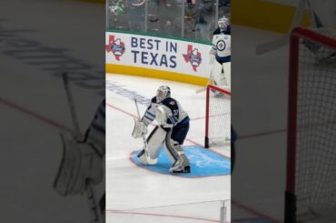 Silver nylon is always a good choice. #goaliegearsnob #winnipegjets #truegoalie #connorhellebuyck