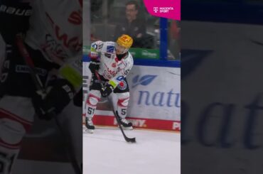 Traumpass C.J. Smith!