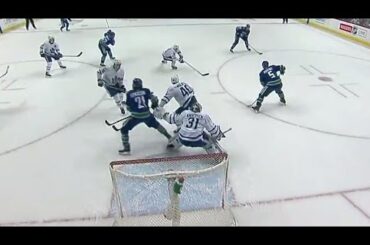 Canucks' Edler rifles home pretty feed from Henrik Sedin