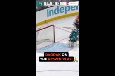 Christian Dvorak scores to snap the Flyers' 0-20 streak on the power play